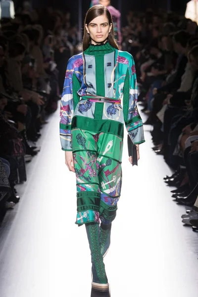 Look 30